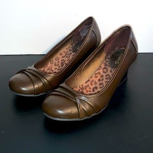 Women Mudd Brown Slip On Dress Shoe Size  7 1/2 Medium